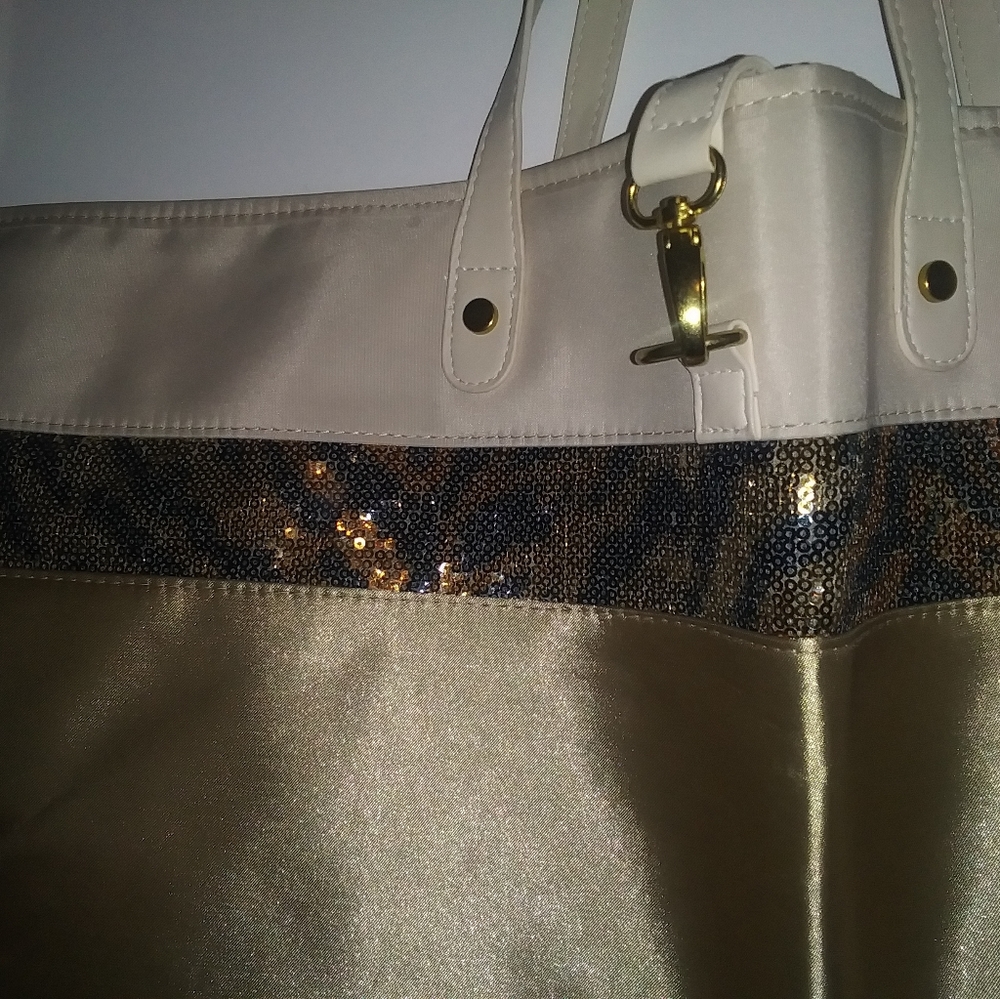 New. Sallys large tote - Picture 2 of 3